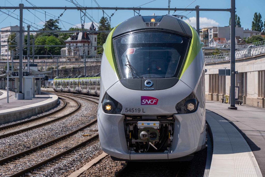 Une rame Régiolis lors de la présentation en gare de Dijon-Ville